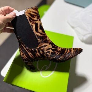 Leopard Print Pointed Toe Ankle Boot